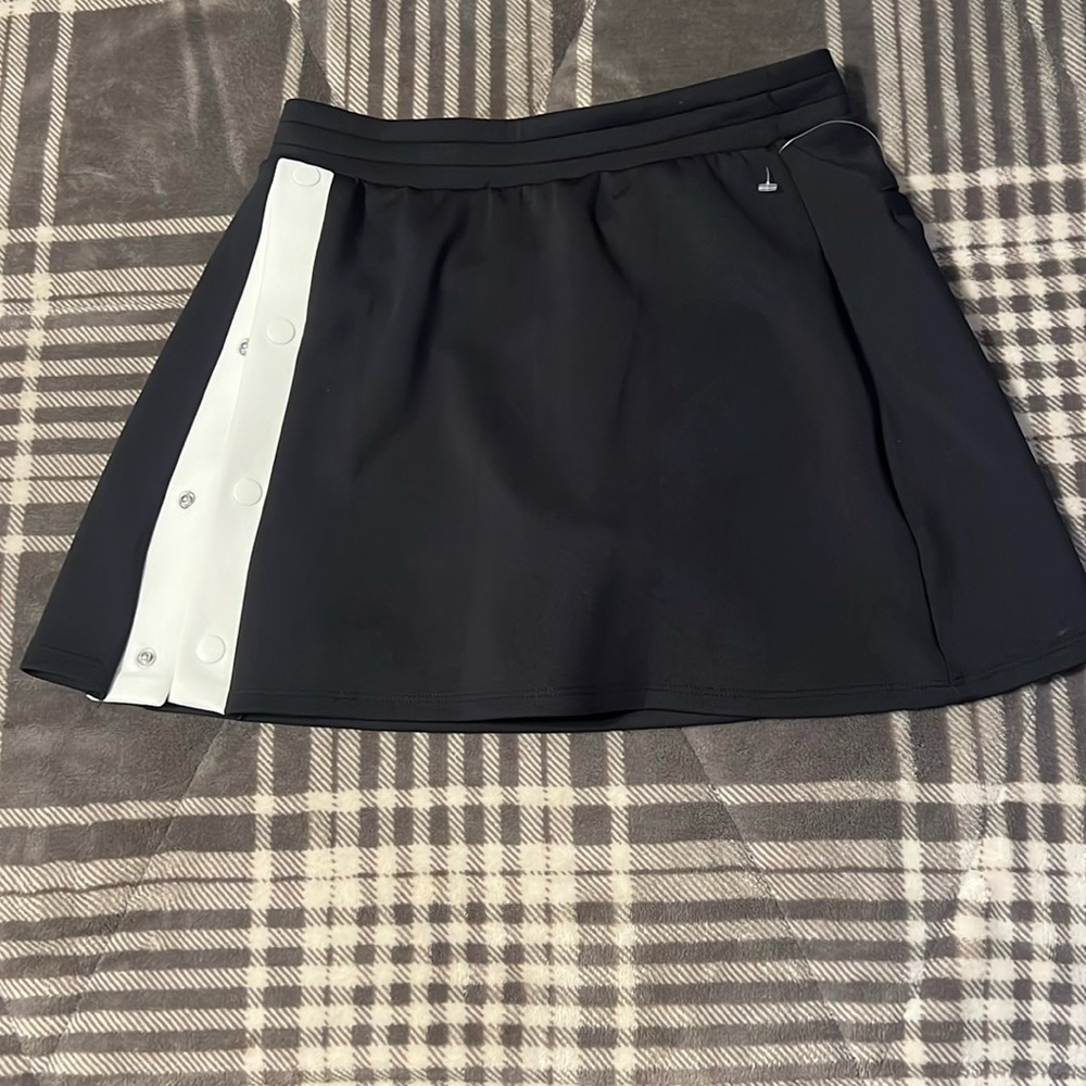 NWOT Black skort